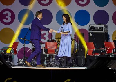 Suhtekorralduse Auhind 2015 sisekommunikatsiooni preemia üleandmine pildil Priit Kongo, Aive Hiiepuu