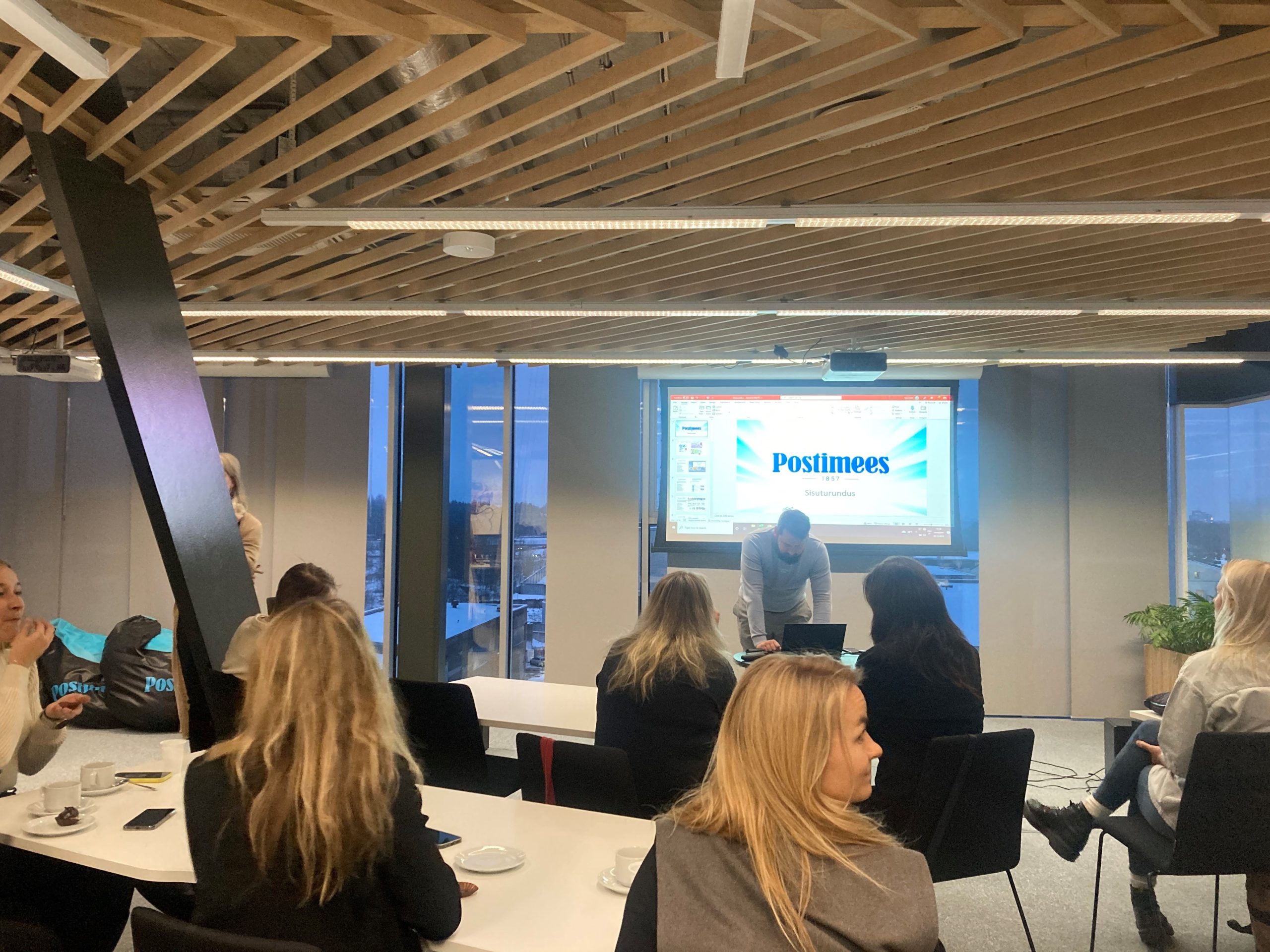 Kommunikatsioonijuhtide külaskäik Postimehe toimetusse